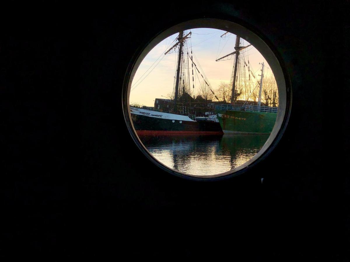 Schiffshotel "Schlafen Im Hafen" ハンブルク エクステリア 写真