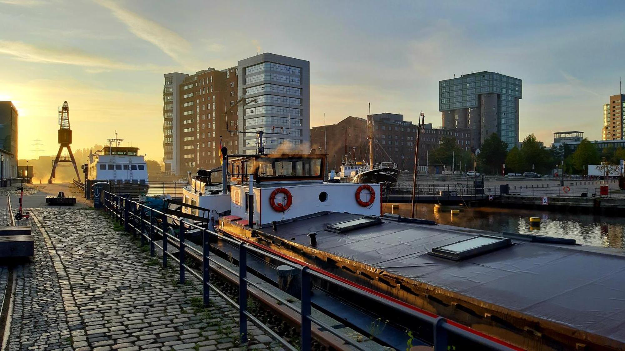Schiffshotel "Schlafen Im Hafen" ハンブルク エクステリア 写真