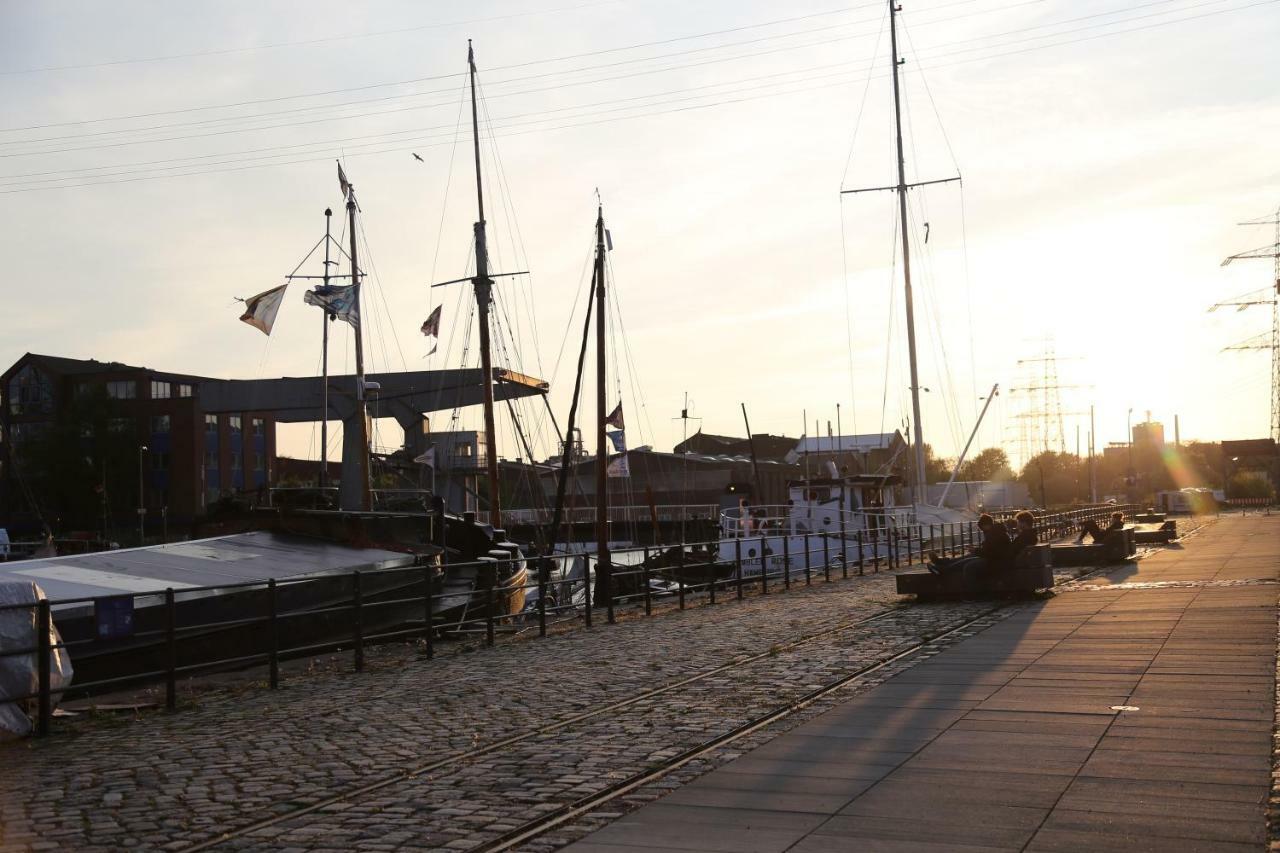 Schiffshotel "Schlafen Im Hafen" ハンブルク エクステリア 写真