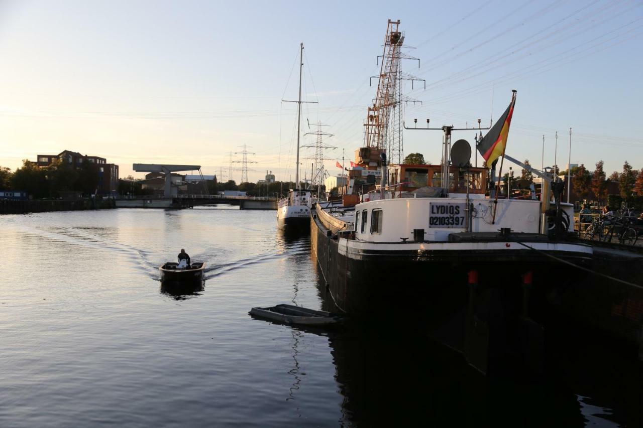 Schiffshotel "Schlafen Im Hafen" ハンブルク エクステリア 写真